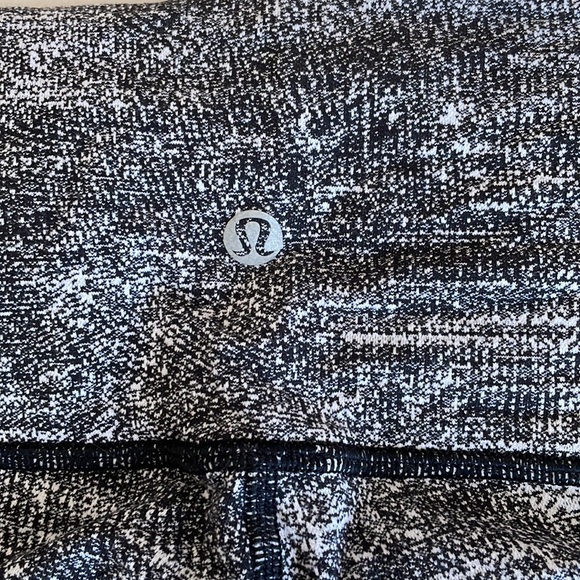 Lululemon Wunder Under Luon 25” leggings - Picture 4 of 4